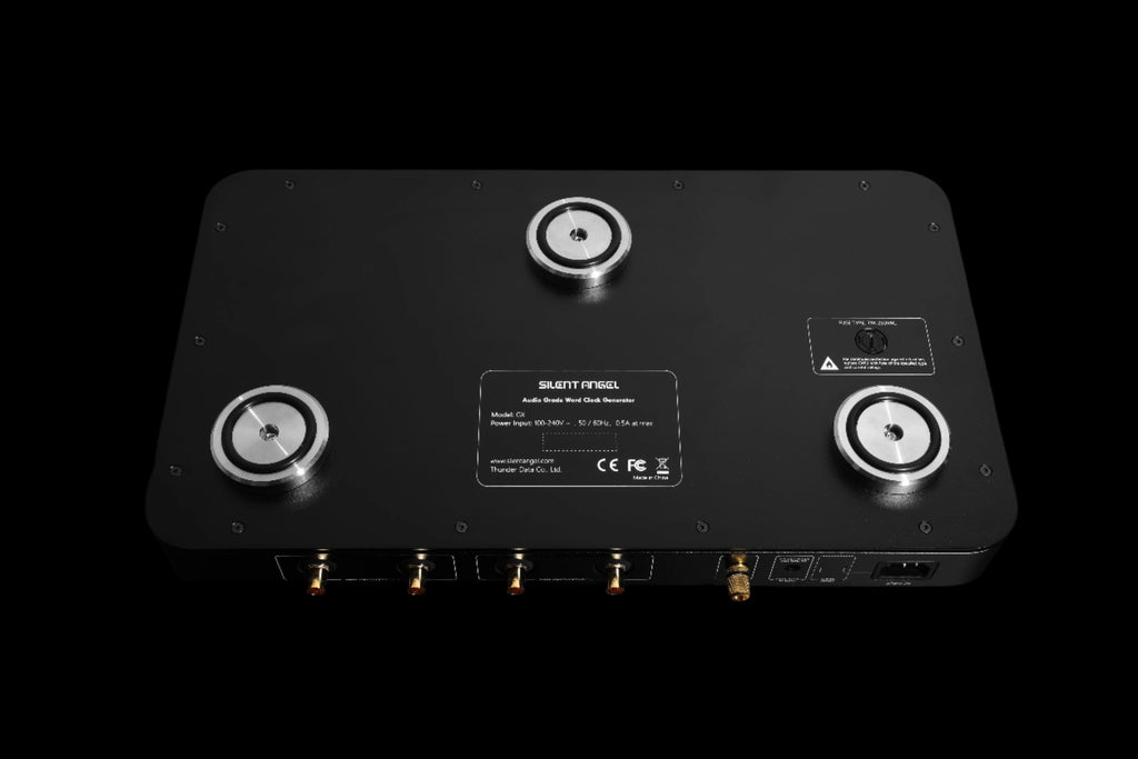 Bottom view of Silent Angel Genesis GX word clock, showing anti-vibration feet and chassis design