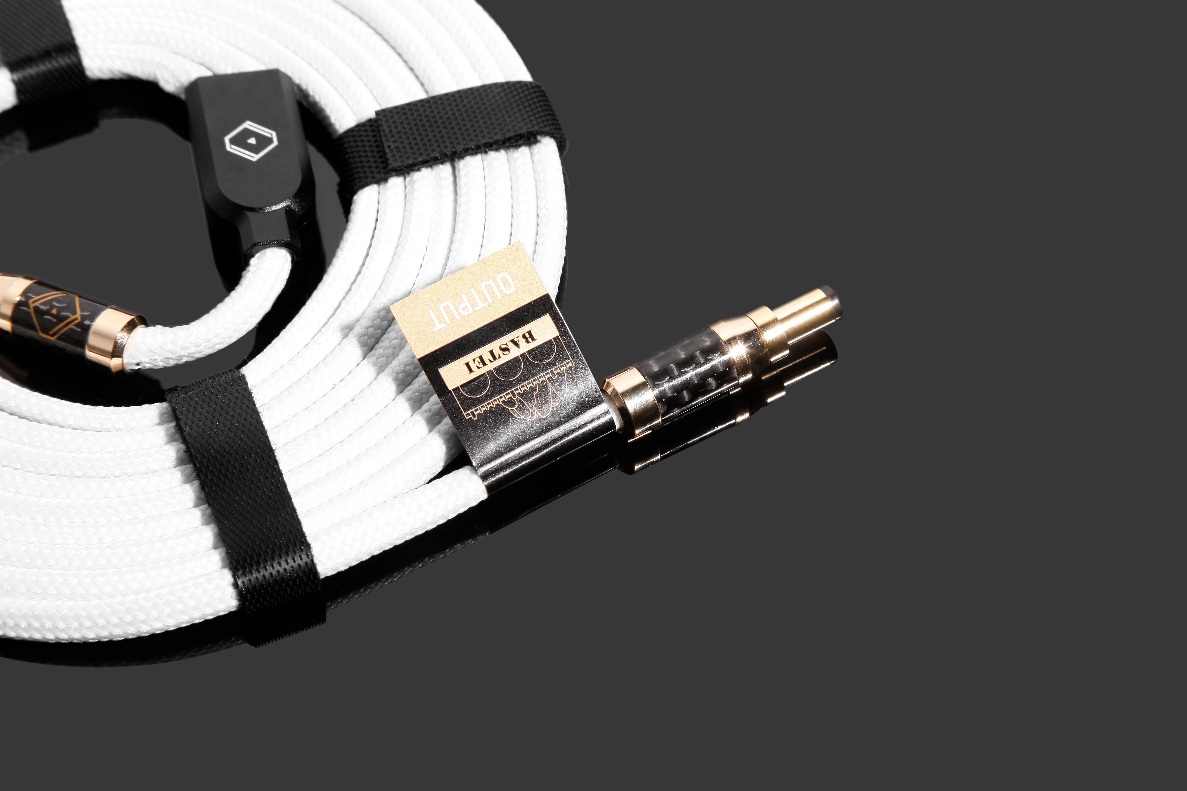 White F12V DC Cable