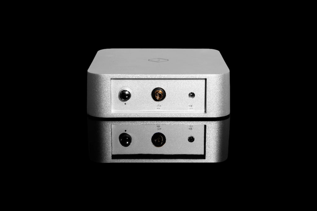 Silent Angel Silver Genesis GC audiophile-grade hifi rear panel with 10MHz 25MHz output connectors and chassis 